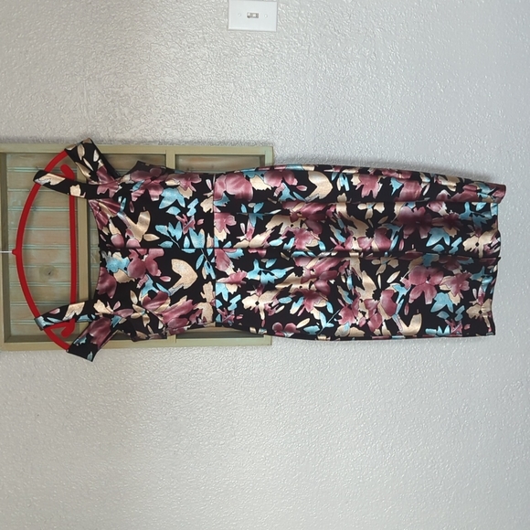 Bodycon dress Size 6 - Picture 2 of 10